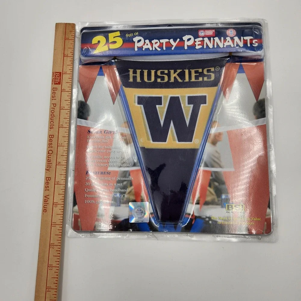 UW Washington Huskies 25ft Party Pennants 30 Flag Banner VTG Mancave Grad Dorm